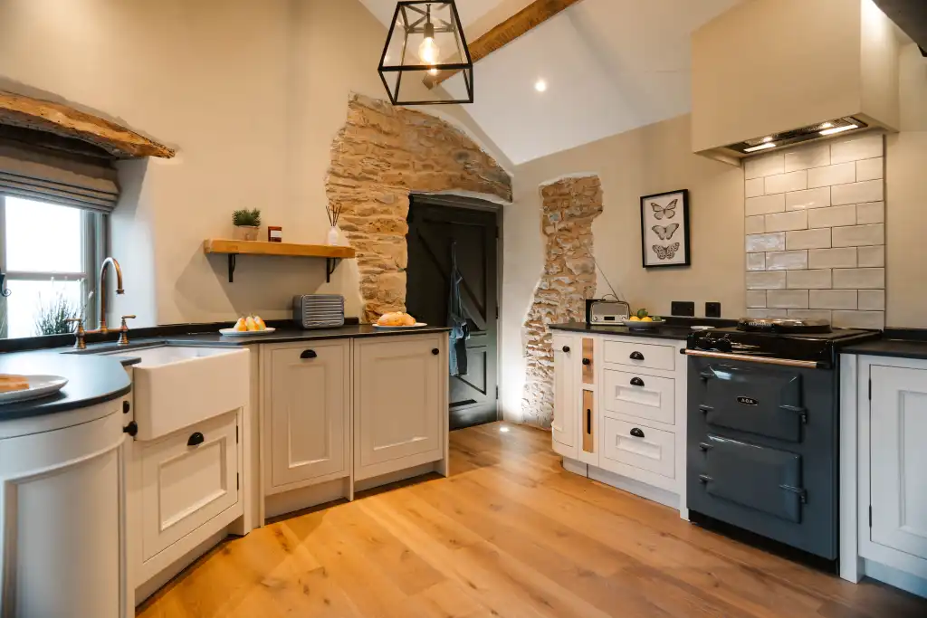 The hut retreat snug